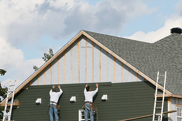 Professional Siding technician working in Springboro, OH